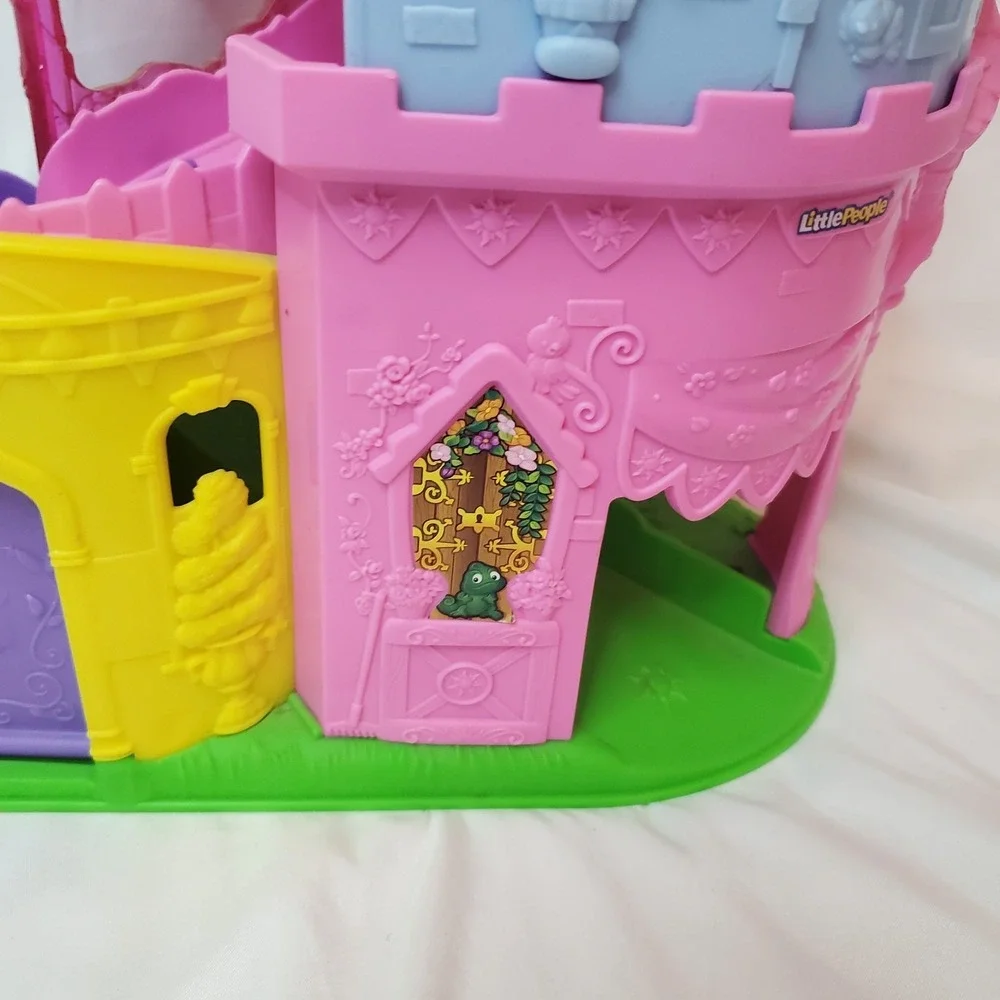 Fisher-Price Little People Disney Princess Castle Twist & Light Wheelies Tower